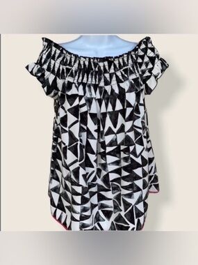 Jack By BB Dakota black & White Off shoulder
Size Small